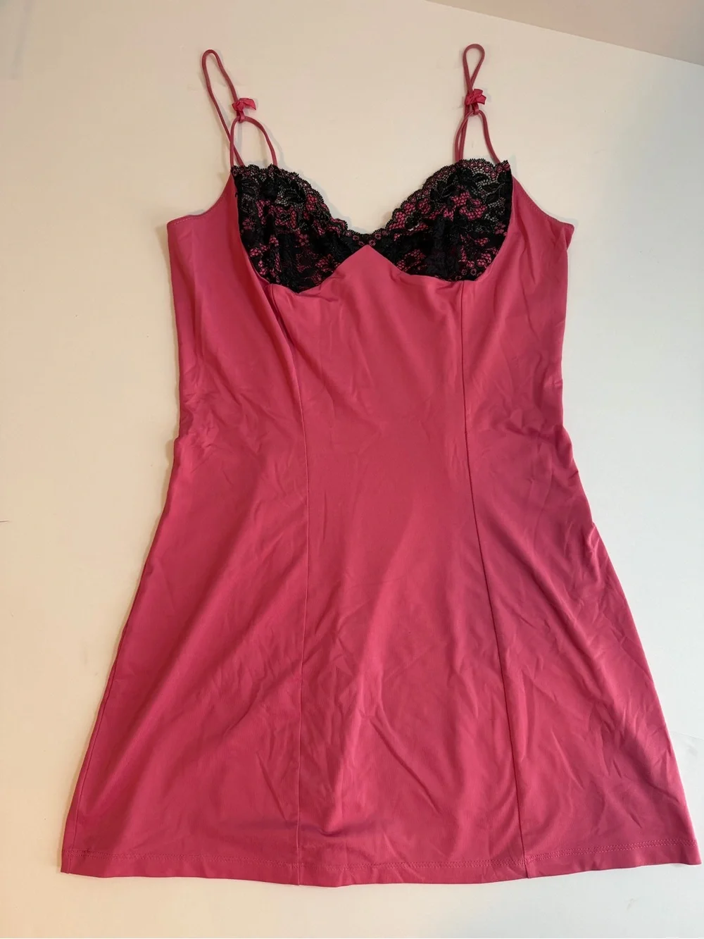 Vía Nicci Médium Y2K Pink Slip Nightgown with Black Lace